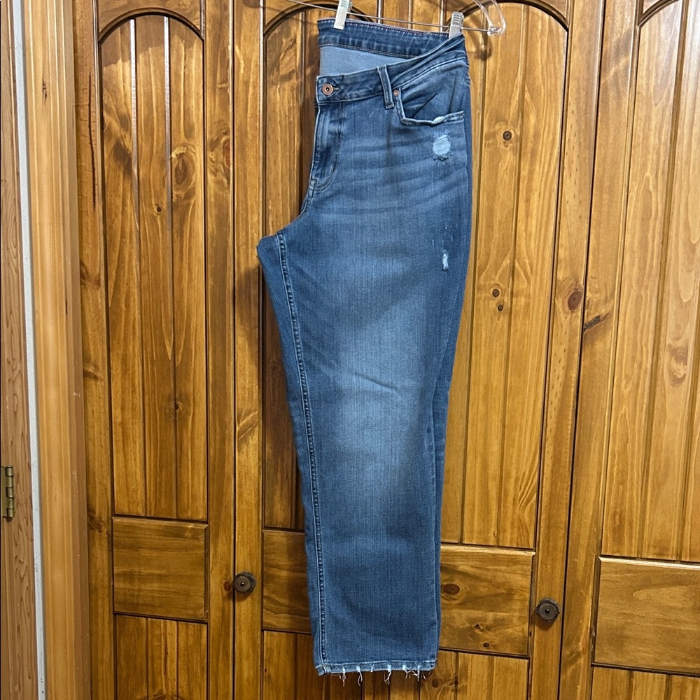 Stylish Stressed Blue Mid Rise Relaxed Straight Leg Women's Jeans 20W